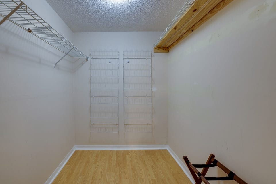 Plenty of room to organize your wardrobe in this large walk-in closet