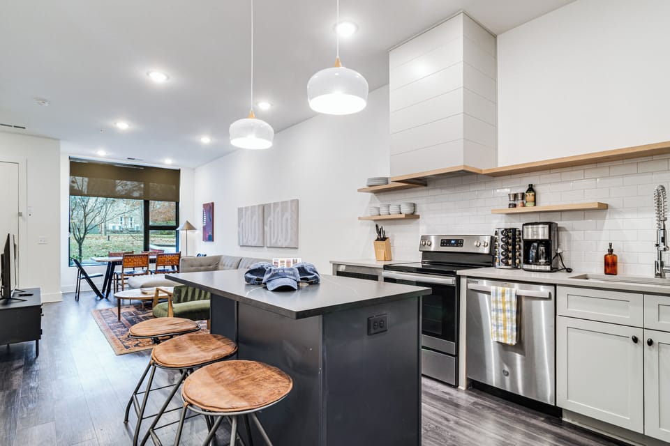 Fully equipped kitchen.