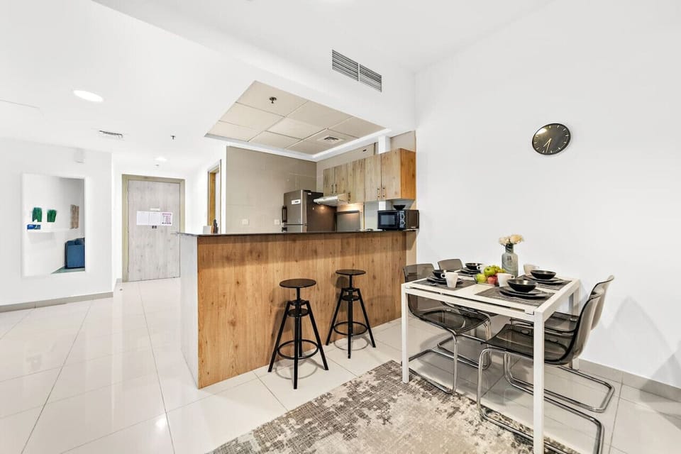 Dining Area: Modern design with sleek furniture, perfect for gatherings after a day of adventure!