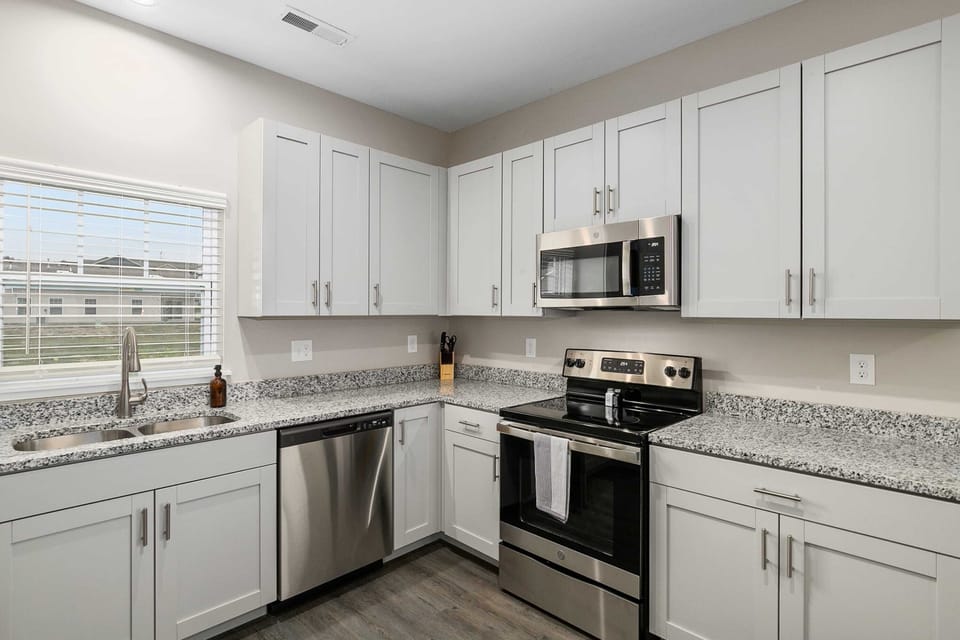 Electric stove with 4 burners