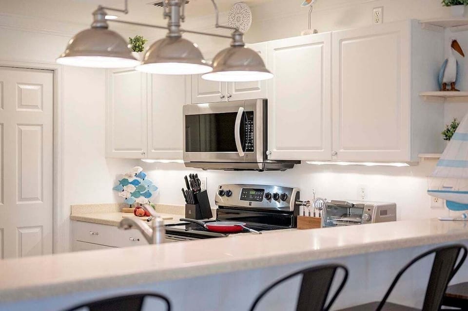 Fully Equipped Kitchen Great for Cooking