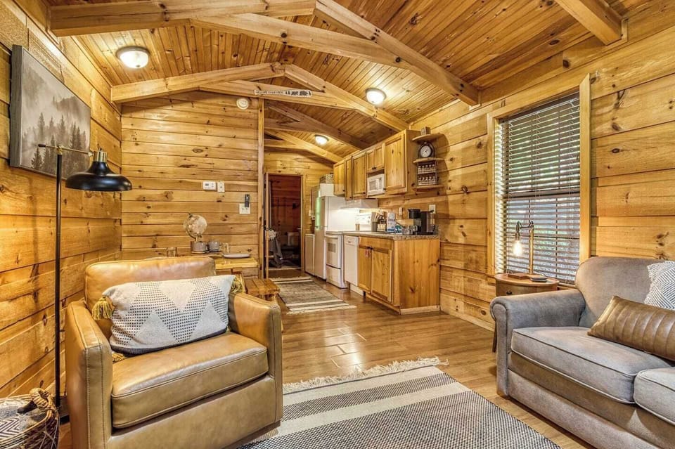 Living Room with fireplace and ceiling fan