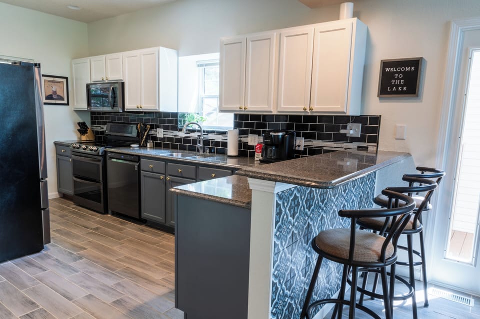 Full kitchen with all the essentials