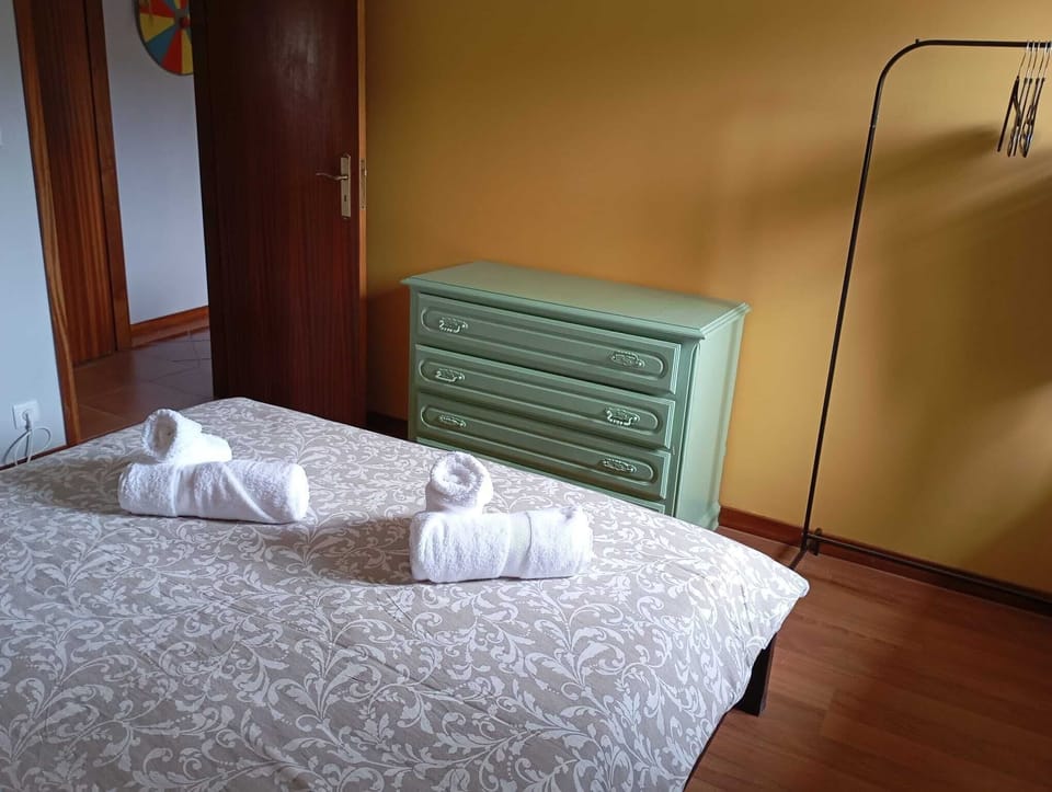 Quarto 2 . Cama de casal grande
