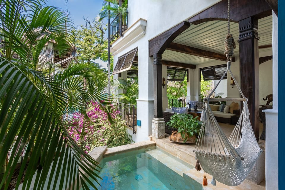 Main level plunge pool