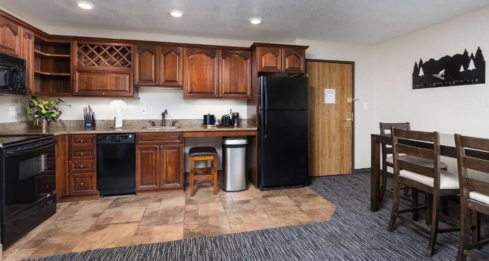 Cook and gather easily in the fully equipped kitchen nook.