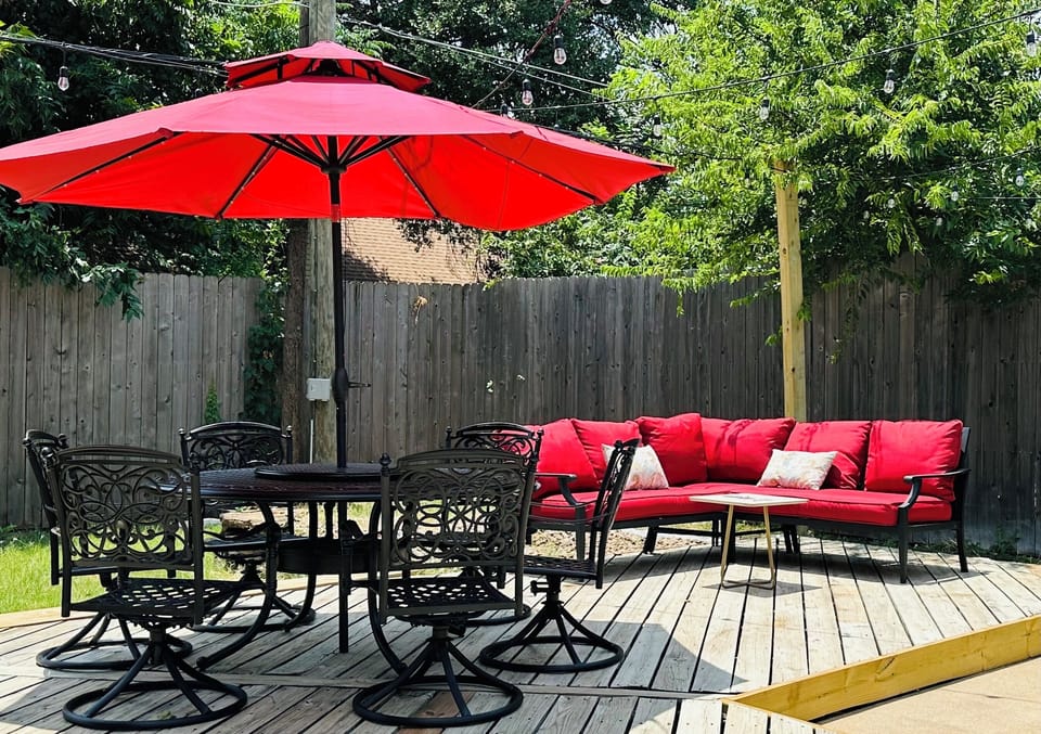 Large back yard with dining table for a nice sectional for everyone