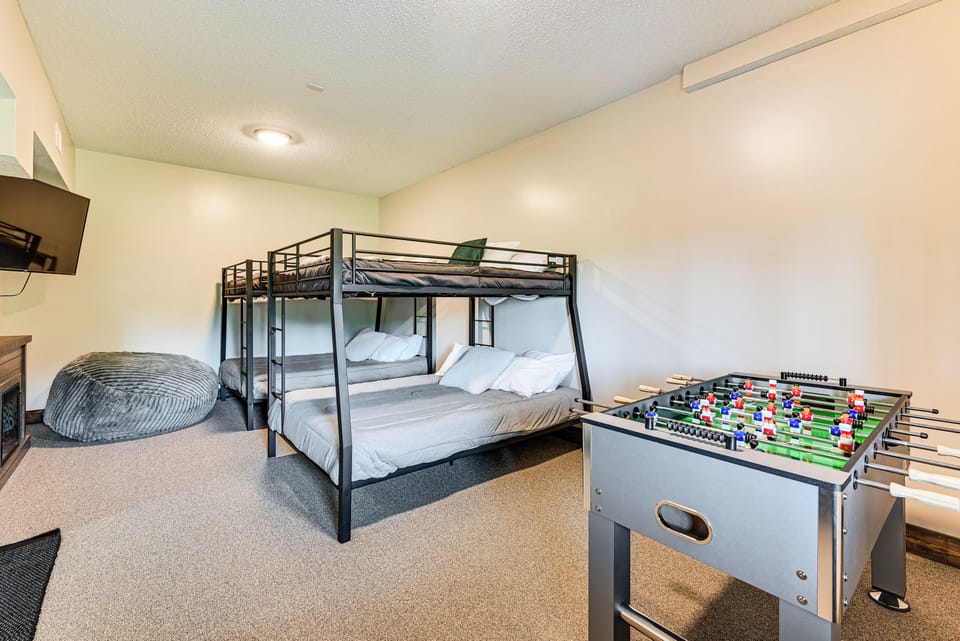 Bedroom 4 | 2 Full/Queen Bunk Beds | Fireplace | Flat-Screen TV | 1st Floor