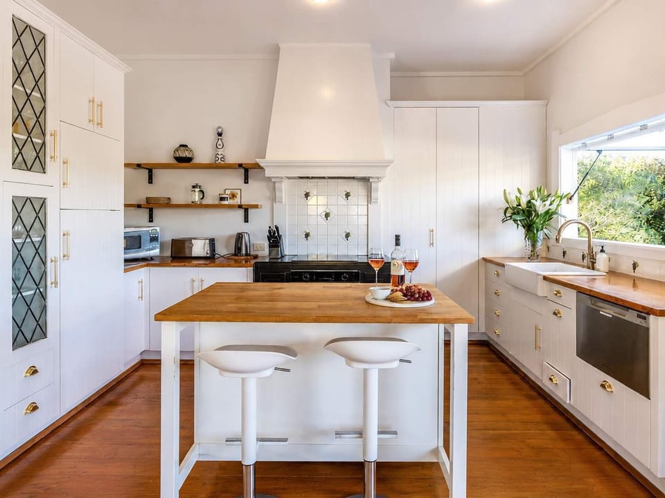 Full Kitchen with Coffee Machine