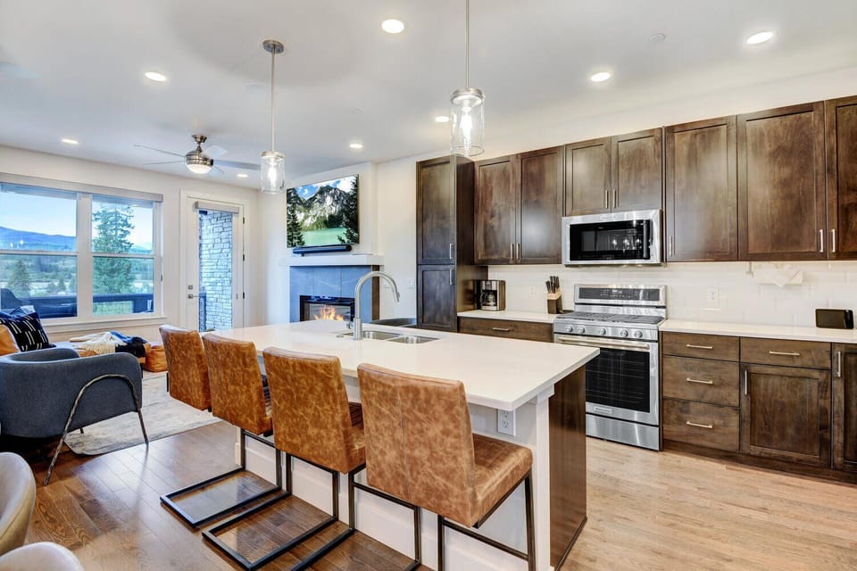 Kitchen Island with Seating for 4
