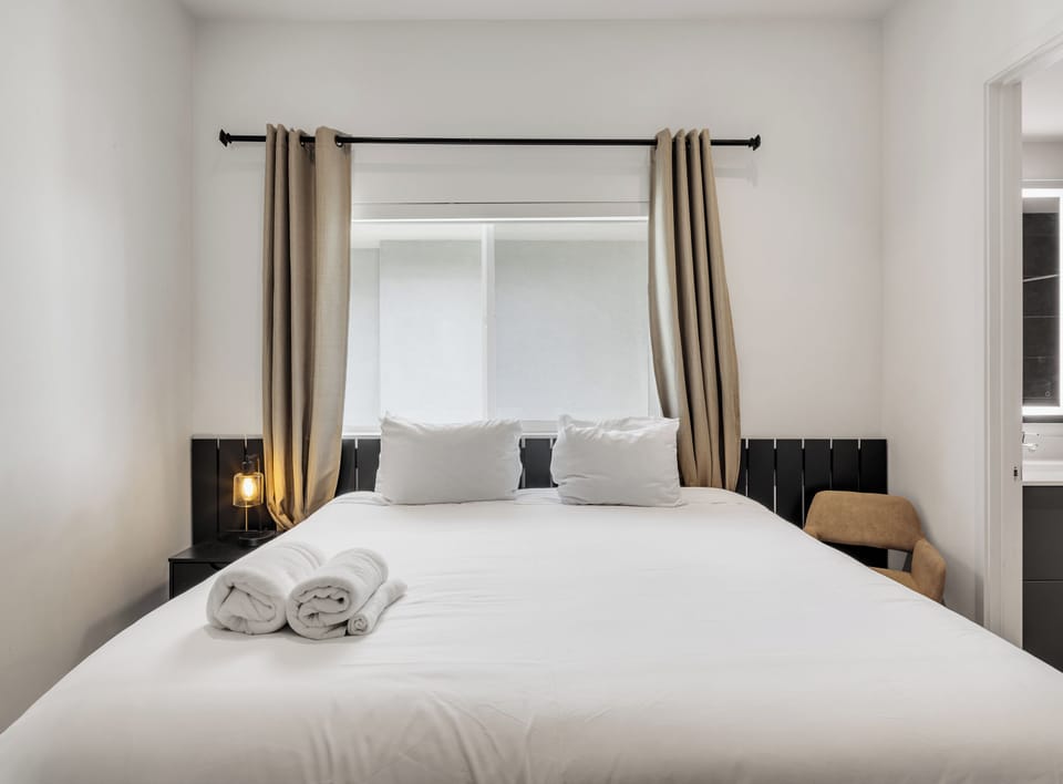 2nd Floor: 2nd Bedroom featuring a King Bed, a Smart TV and an ensuite bathroom.