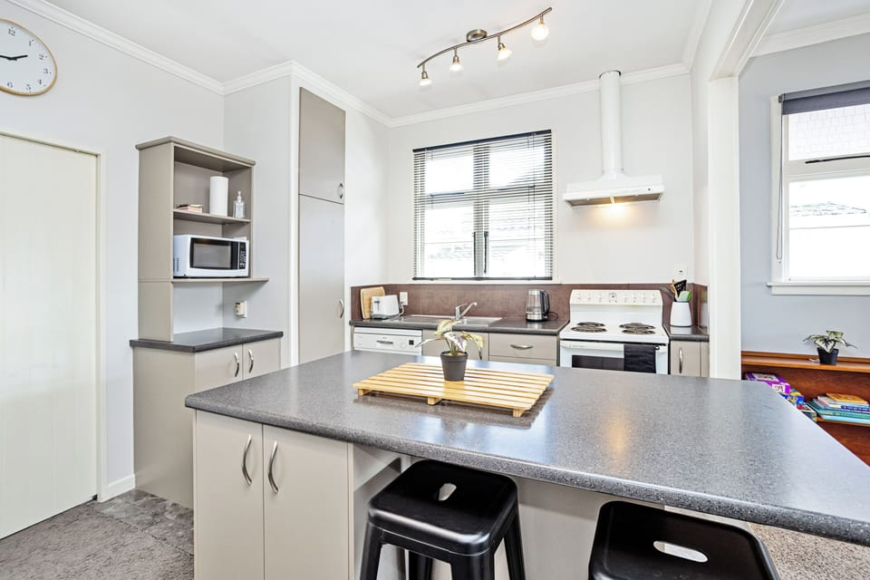 Kitchen & Island.