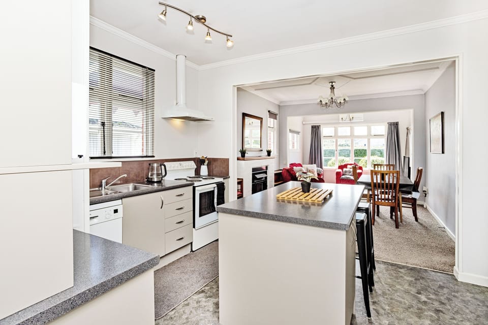 Kitchen/dining/lounge