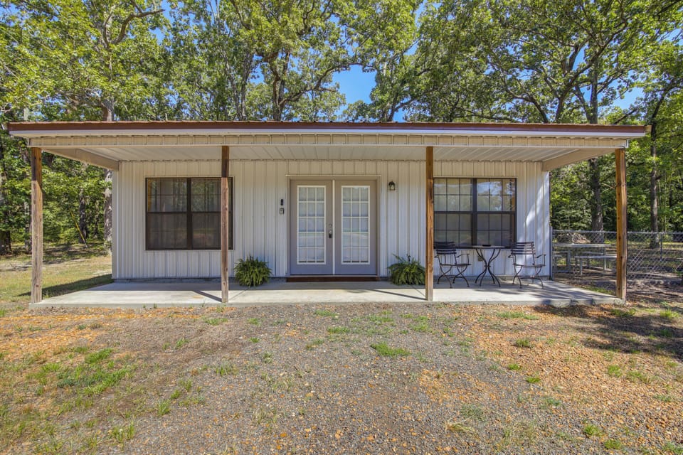 Sardis Vacation Rental | 2BR | 1BA | Half Step Required | 950 Sq Ft