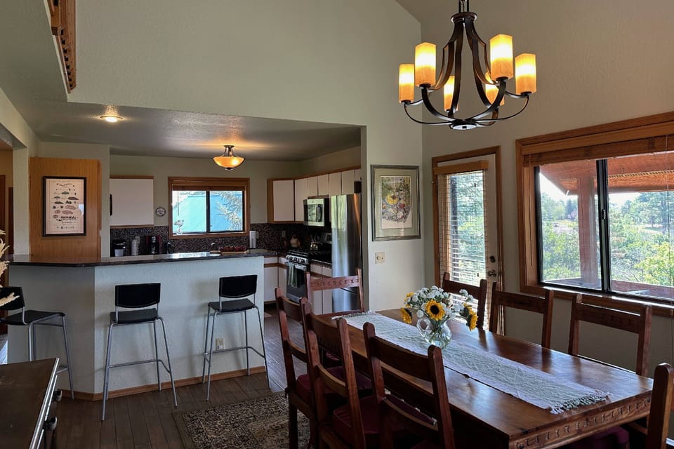 Eat in bar and dinning room with a view