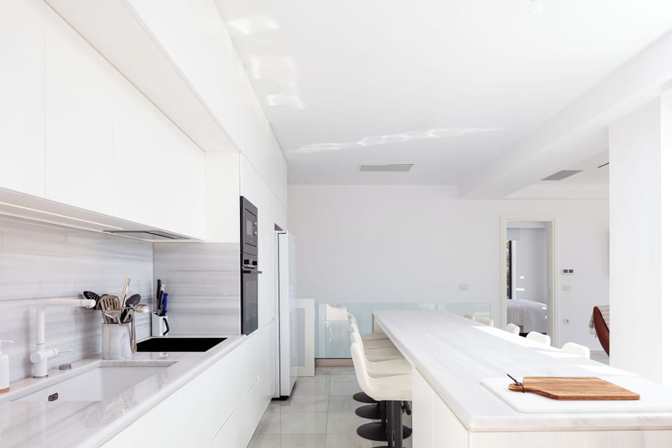 Fully equipped kitchen and a 10-seat island table, located in the Right Building