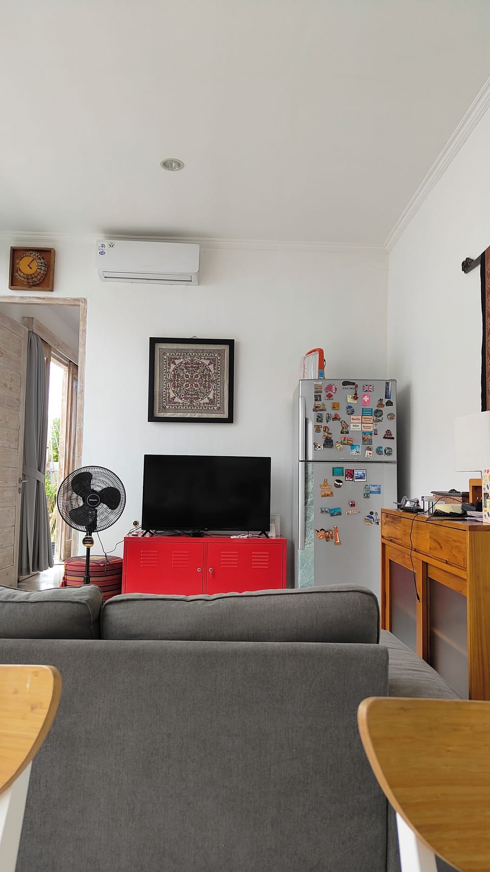 Living Room with HDTV 43" + Apple TV
