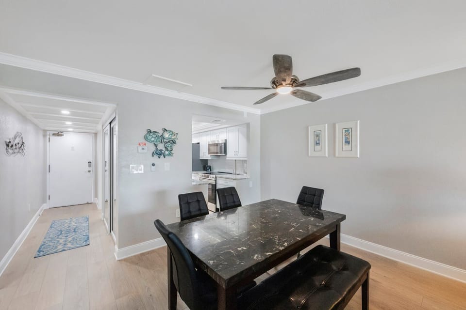 Madeira Norte 407 Dining Room