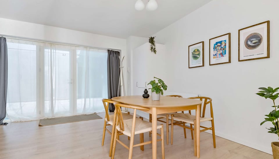 Dining area and entrance