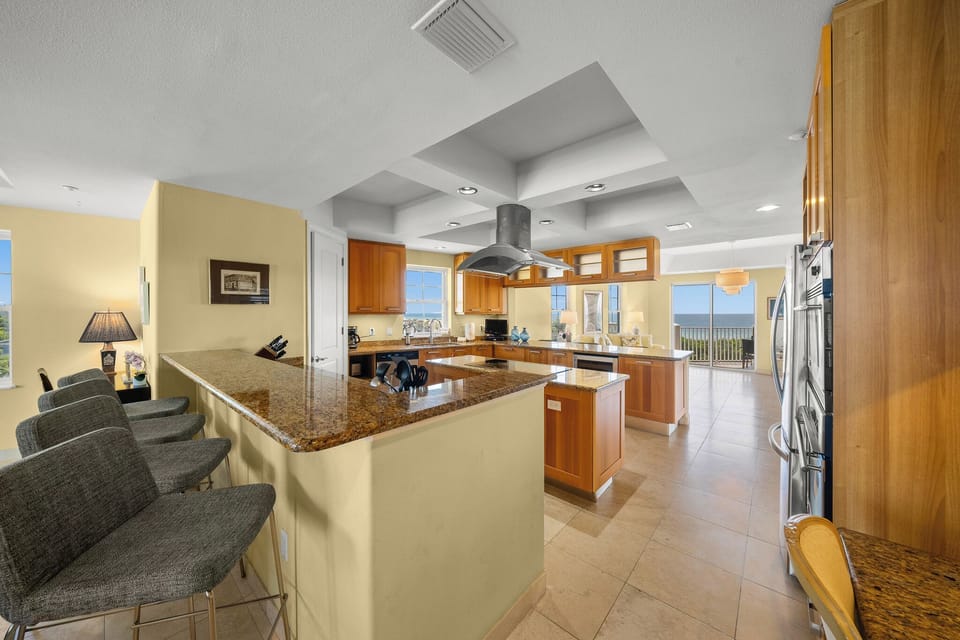 Fully Equipped Kitchen and Breakfast Bar