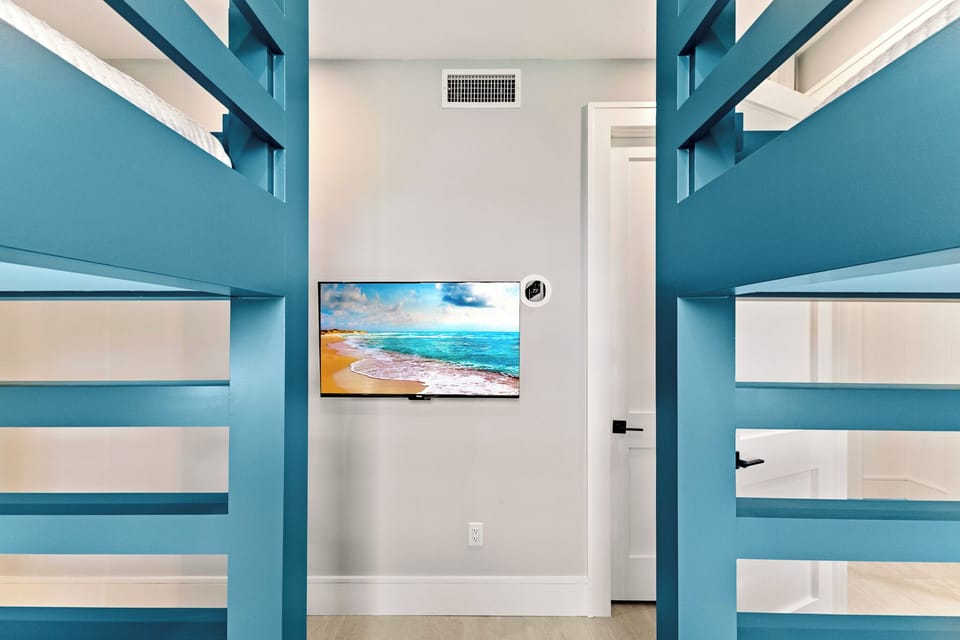 Fourth Bedroom, Two Twin/Twin Bunks