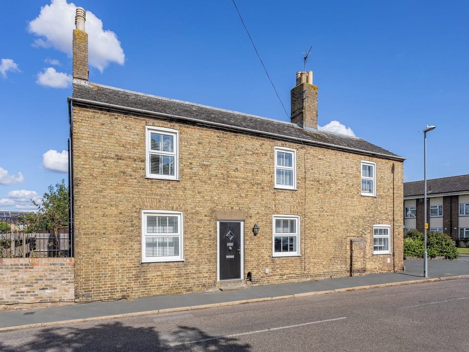 Exterior | Cathedral View Farmhouse, Ely