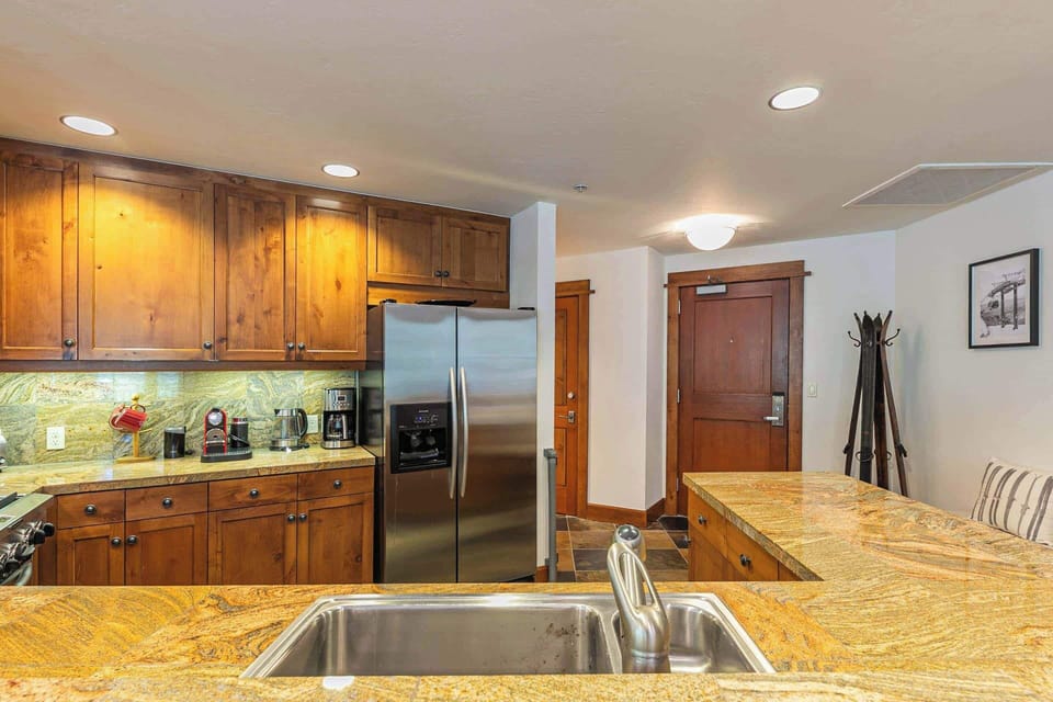 4001 Northstar Dr Unit 408-print-007-014-Interior-3294x2196-300dpi