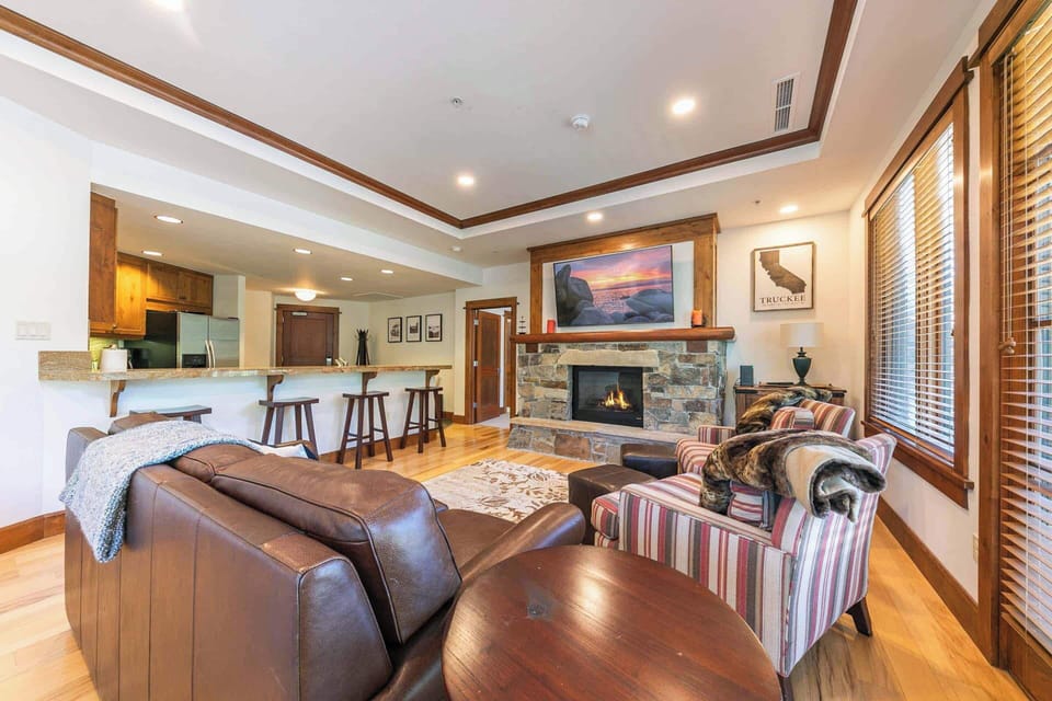 4001 Northstar Dr Unit 408-print-010-017-Interior-3360x2240-300dpi