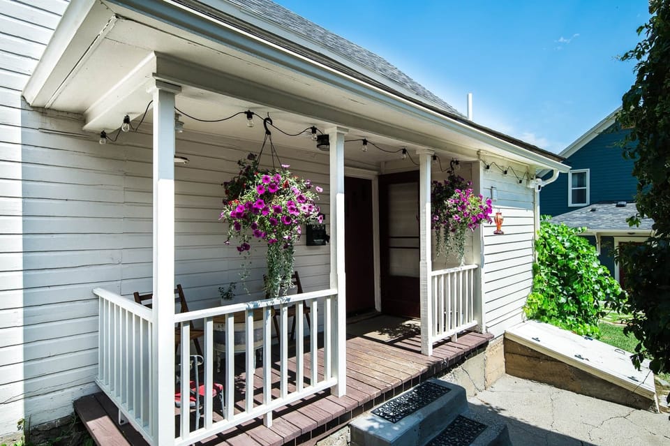 Cottage front porch