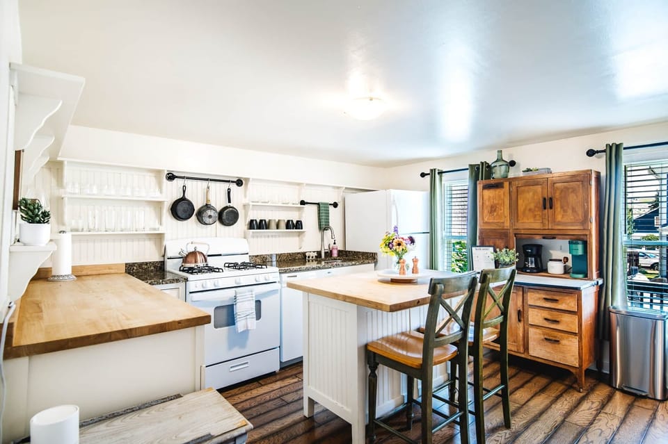 Fully stocked kitchen is perfect for whipping up a meal, or just coffee. 