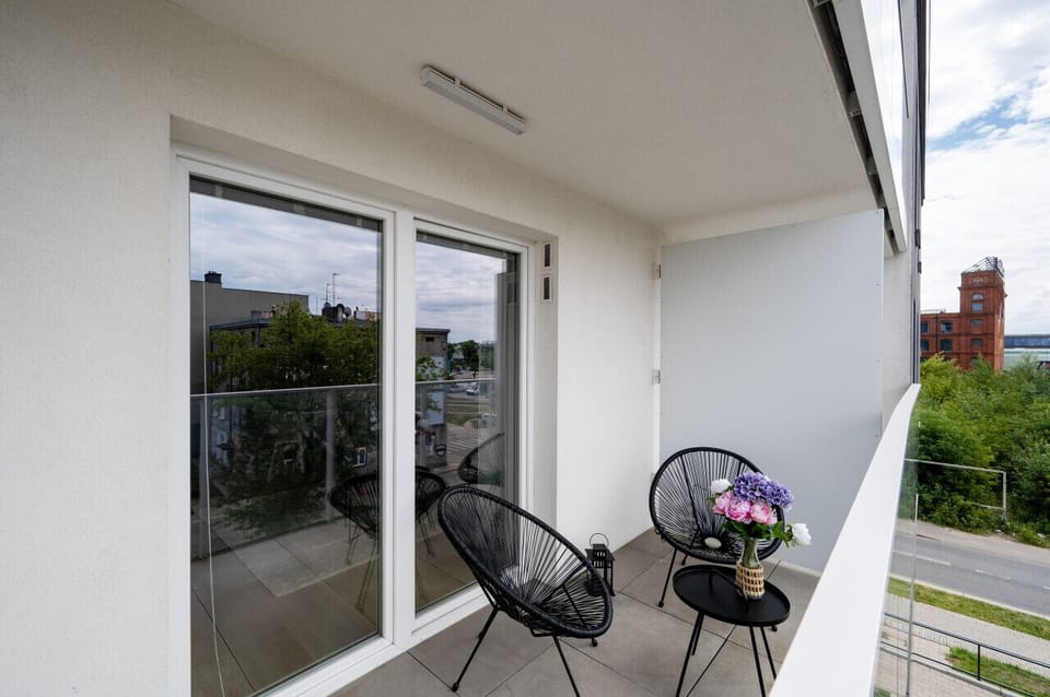 Private Balcony | Book Now with RENTUJEMY