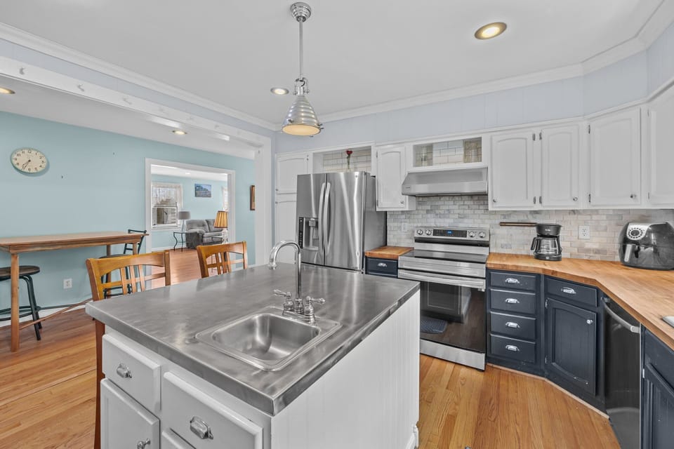 Offering a perfect space for family meals and gatherings