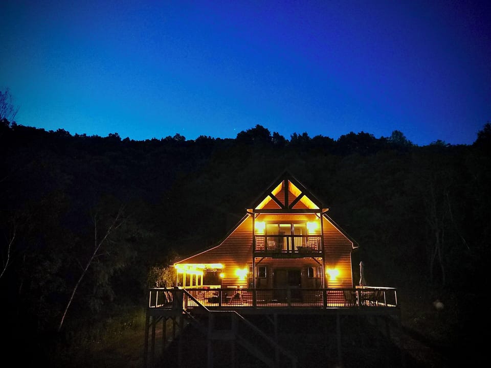 LeClaire Lodge