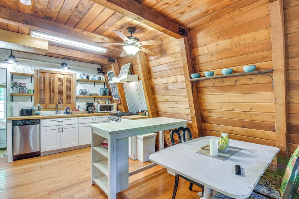 Dining Area | Kitchen