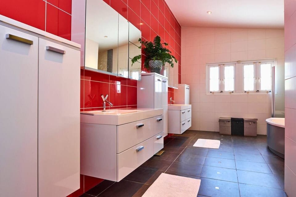 Feel royal in the spacious en-suite bathroom…