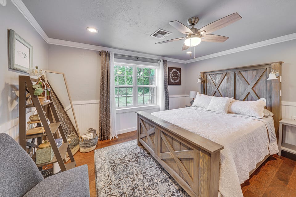 Bedroom 1 | Queen Bed | Linens Provided