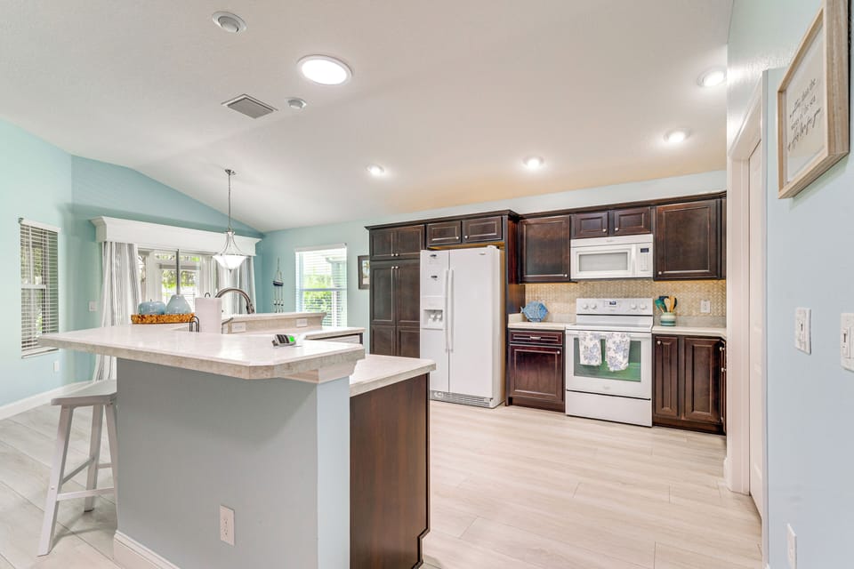Kitchen | Keurig Coffee Maker | Dishwasher | Cooking Basics