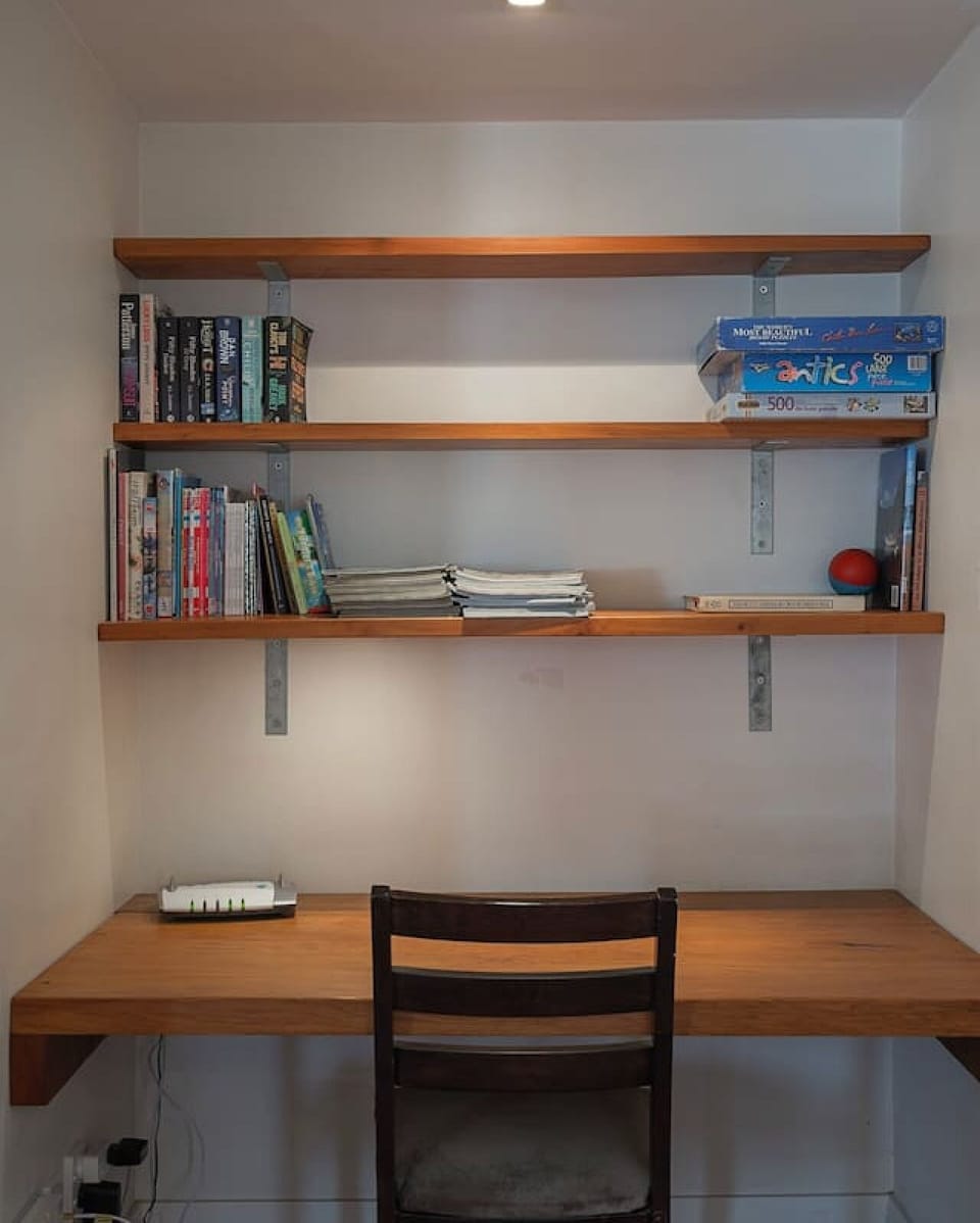 Work desk