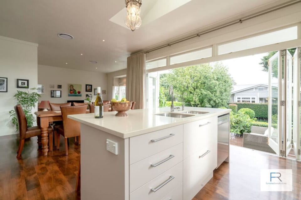Kitchen with dining table