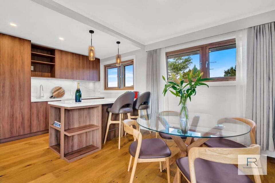 Open plan kitchen dining