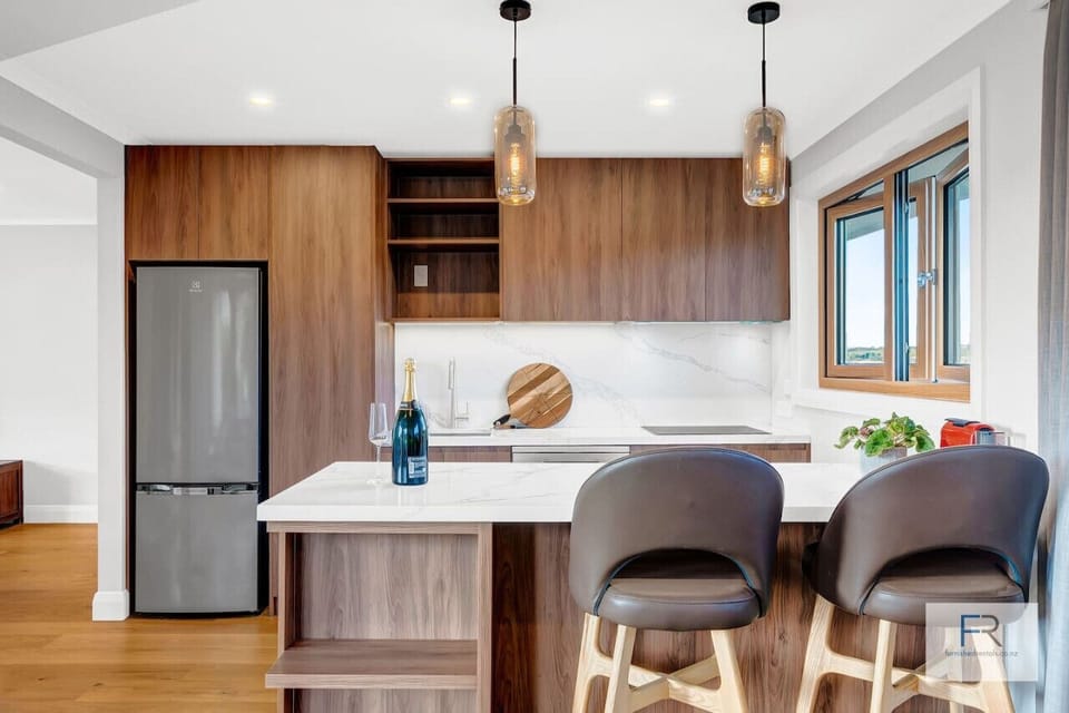 Modern, fully equipped kitchen