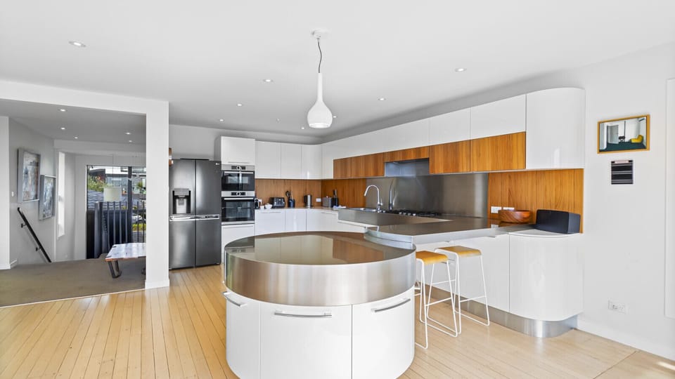 Modern, fully equipped kitchen