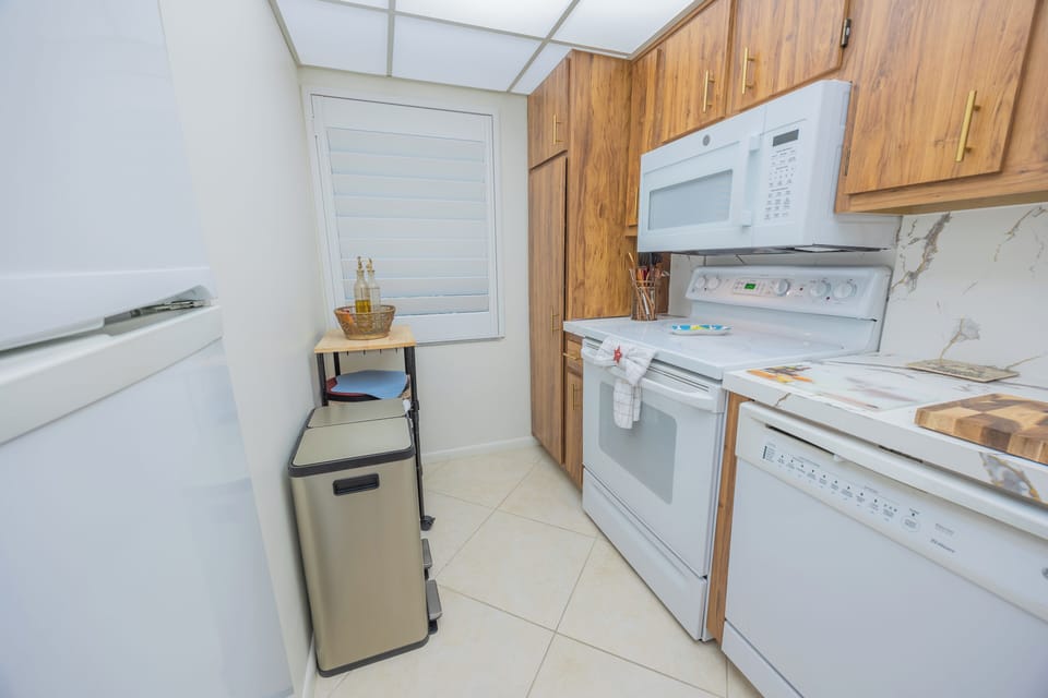 See the spotless, fully equipped kitchen ready for use.