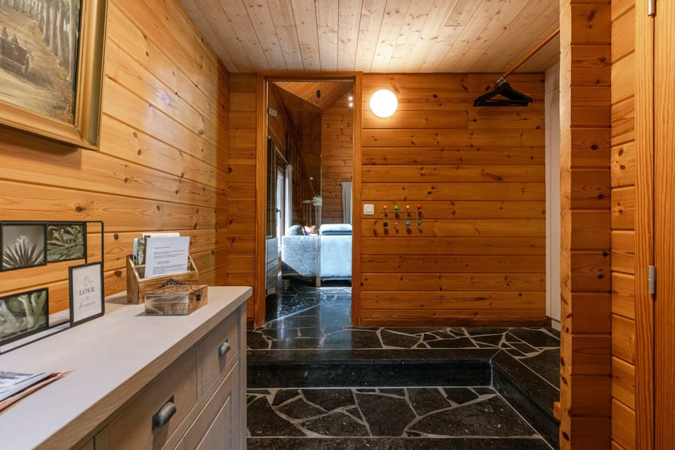 Bathroom with natural light & stylish wooden touches 💧