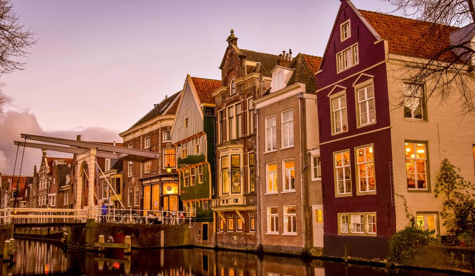 Located in the heart of Alkmaar’s historic center — explore charming canals, boutique shops, and the world-famous cheese market, all within walking distance.