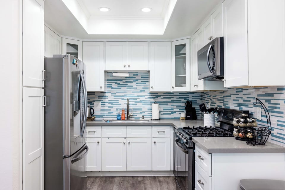 Fully stocked kitchen!