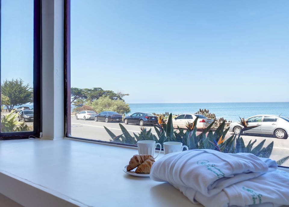 Bedroom #1 - King Bed, Panoramic Views of the Bay