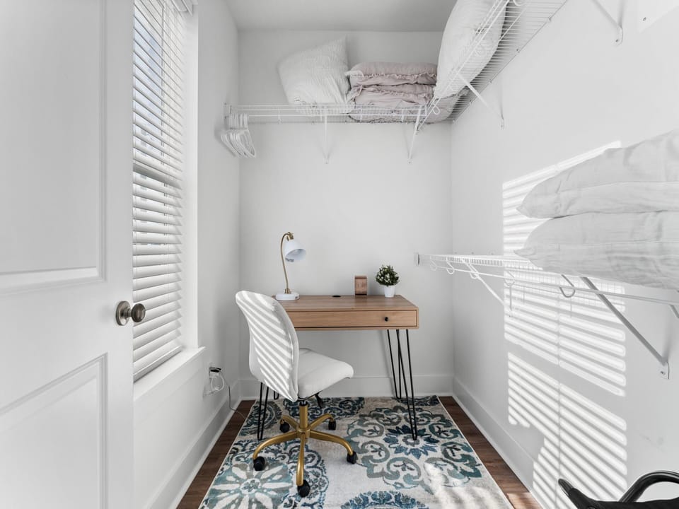 Primary Bedroom - Workspace