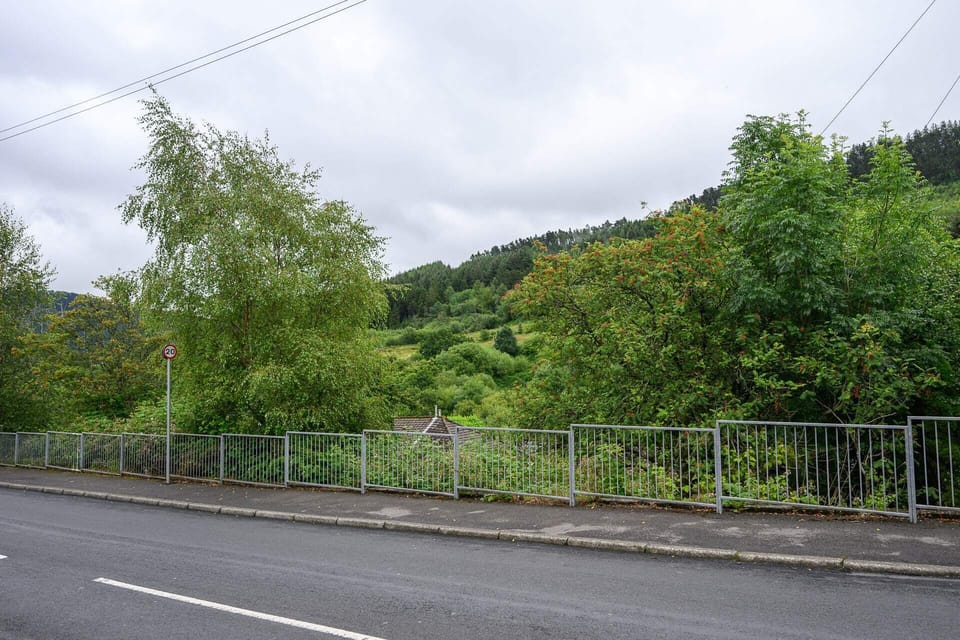 Views to the front of Cottage