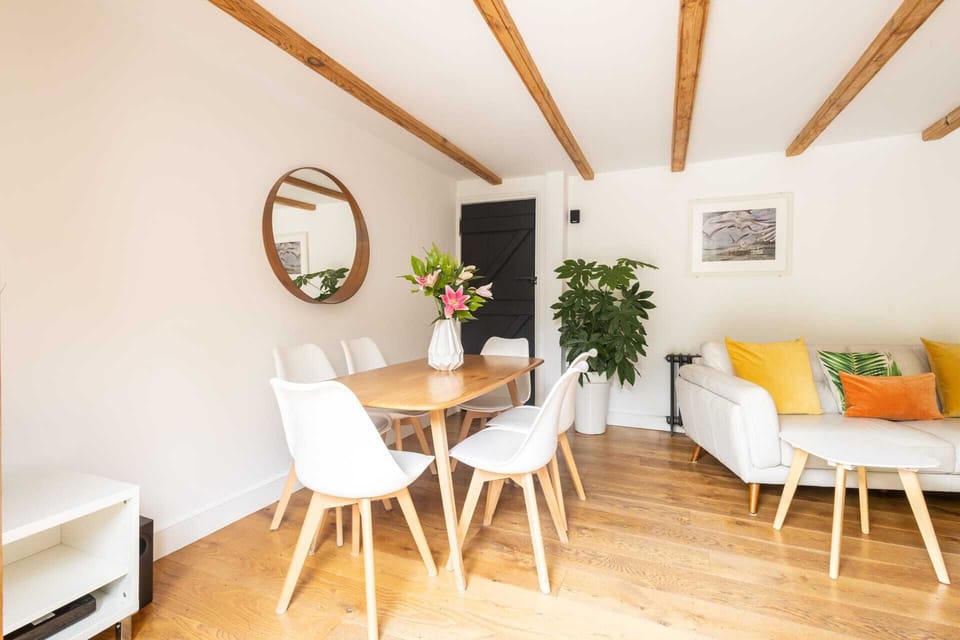 Sunnyside Barn, Bempton - Host & Stay